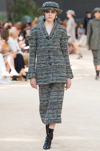 Look 12